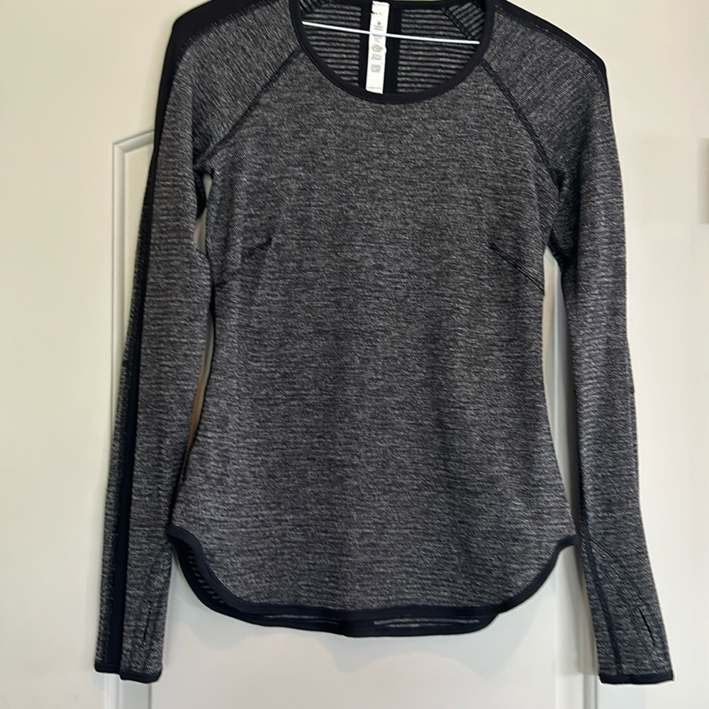 New Lululemon Black/Gray Heathered/Striped Long Sleeved Top